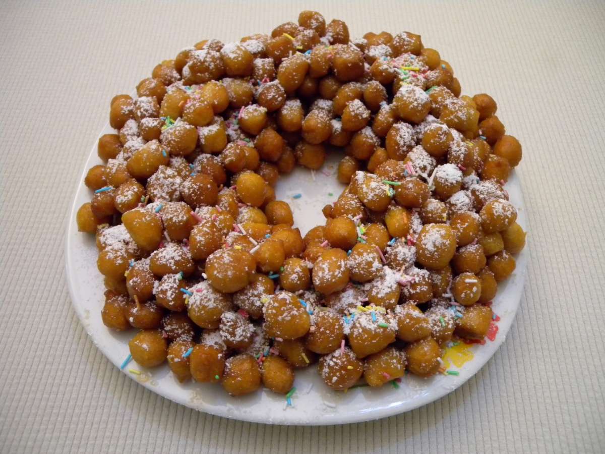 Struffoli Napoletani , disposizione ad anello