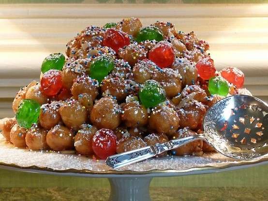 Struffoli Napoletani con canditi e zuccherini