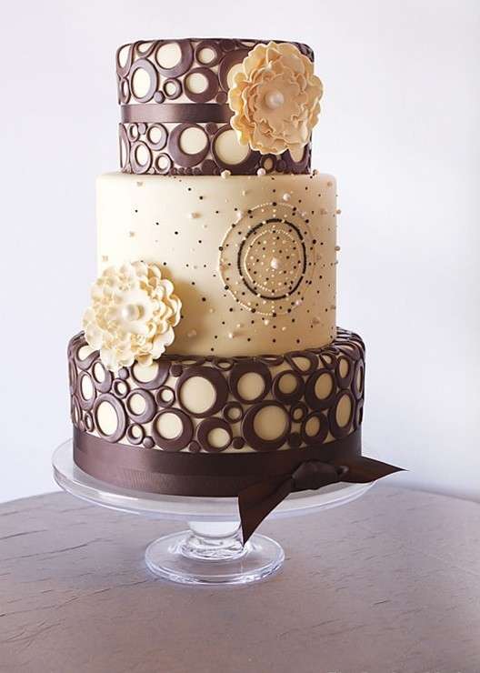 Torta a piani al cioccolato bianco e fondente