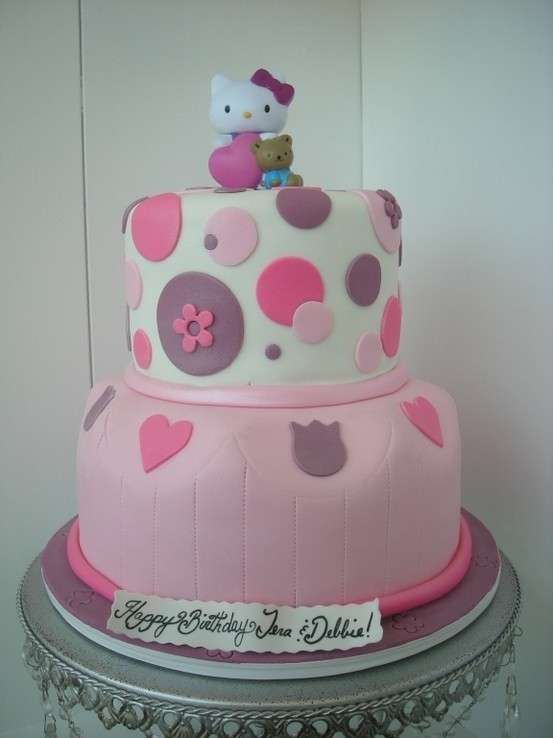 Torta a piani di Hello Kitty per bambine