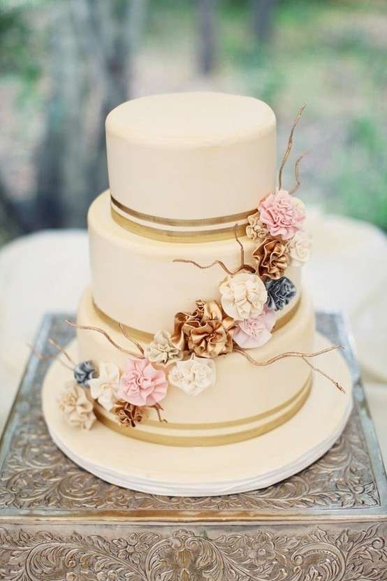 Torta a piani per un matrimonio shabby chic