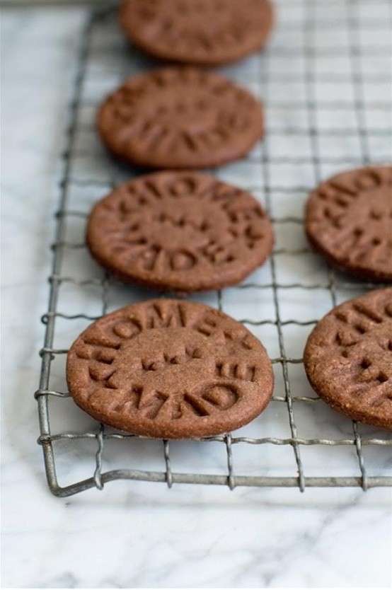 Biscotti con pasta frolla al cacao