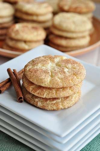 Biscotti con pasta frolla alla cannella