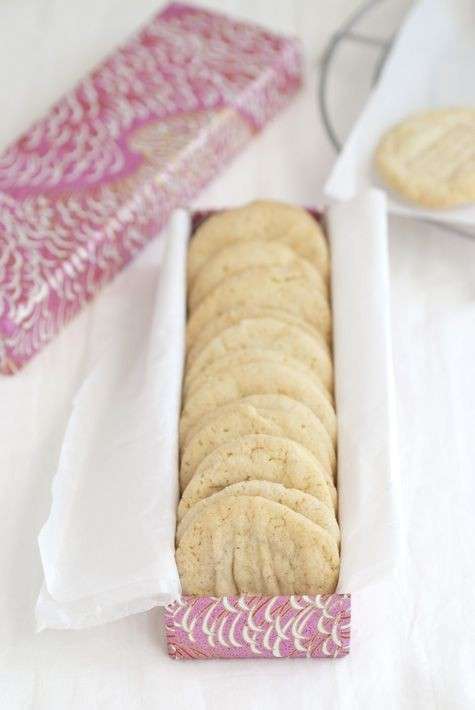 Biscotti con pasta frolla con cioccolato bianco