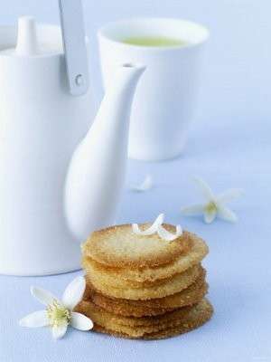 Biscotti con pasta frolla con essenza al gelsomino