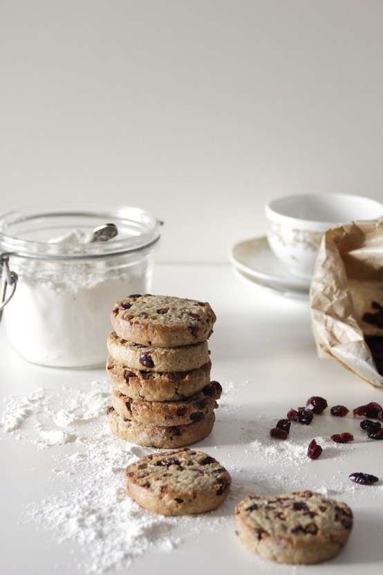 Biscotti con pasta frolla con gocce di cioccolato