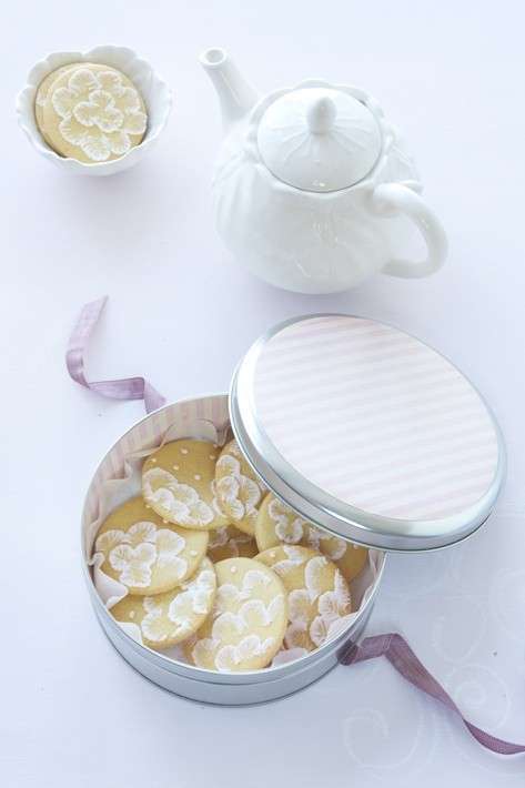 Biscotti con pasta frolla con succo di limone