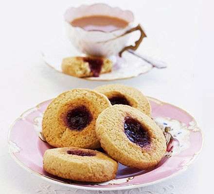 Biscotti con pasta frolla e marmellata