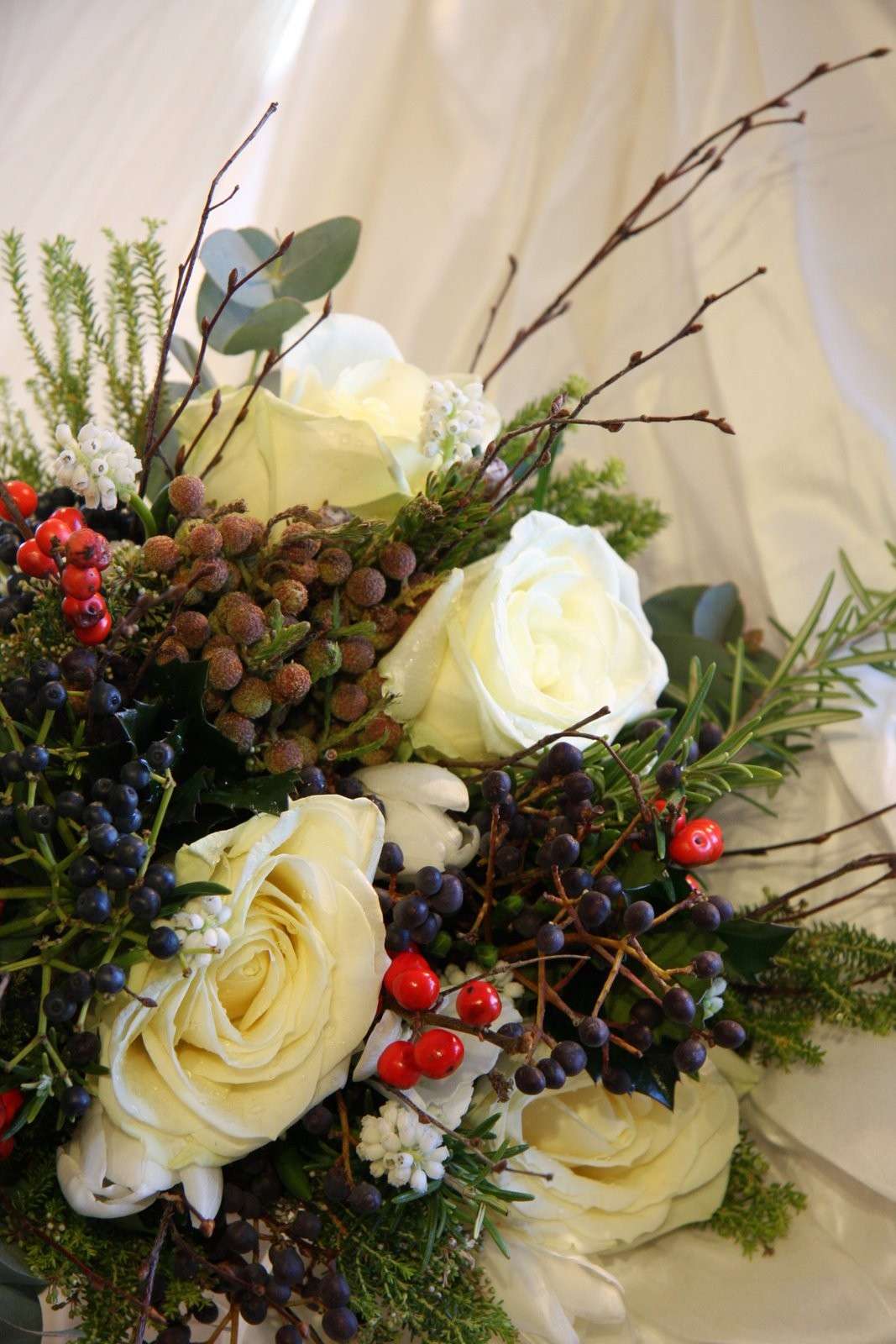Bouquet sposa Natale con le bacche