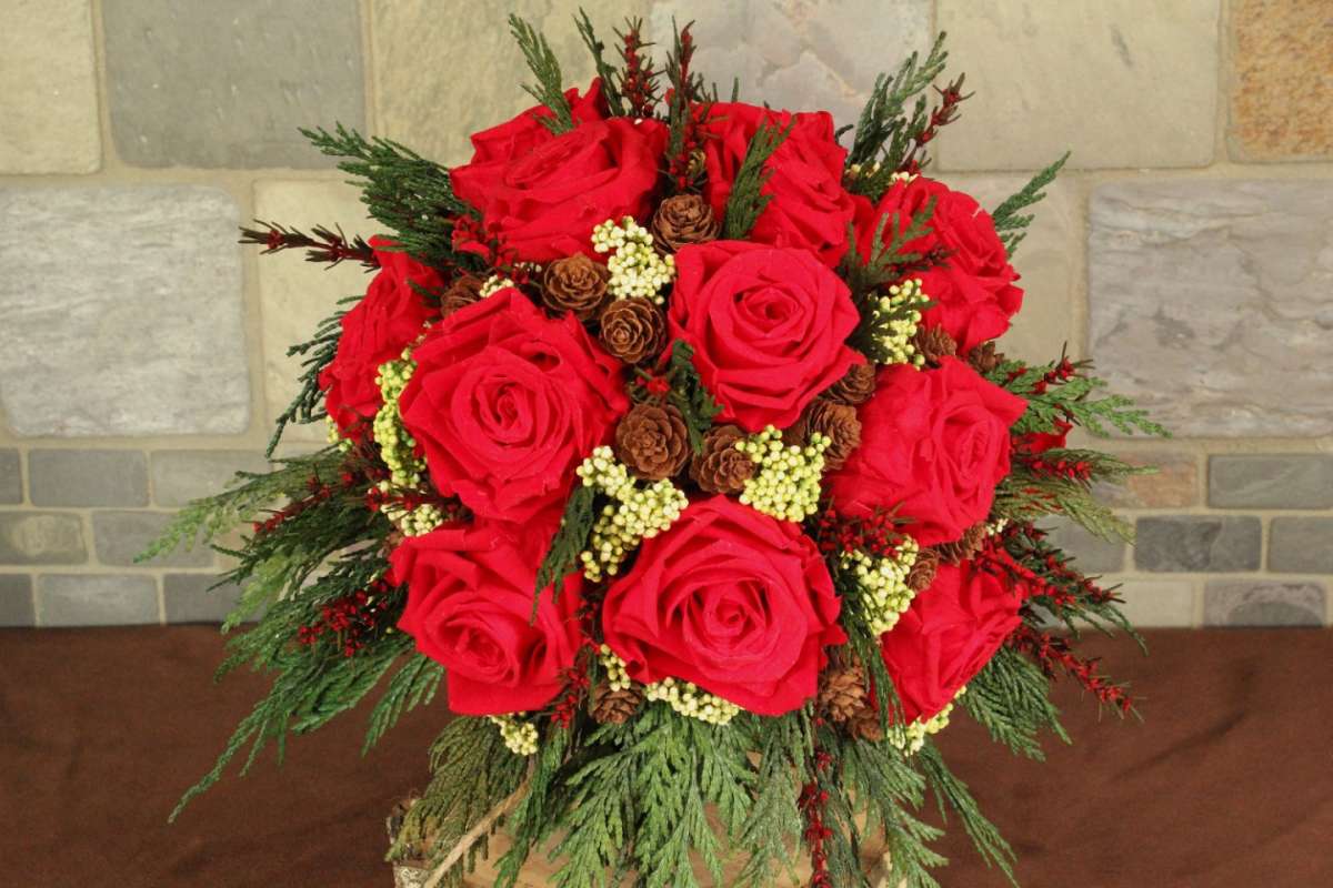 Bouquet sposa Natale rose e pino