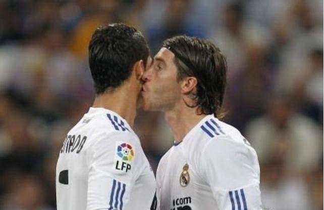 Calciatori gay: Cristiano Ronaldo bacio