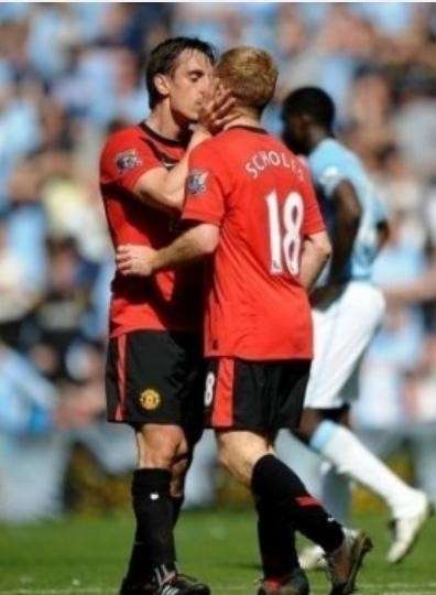 Calciatori gay: Scholes bacio gay