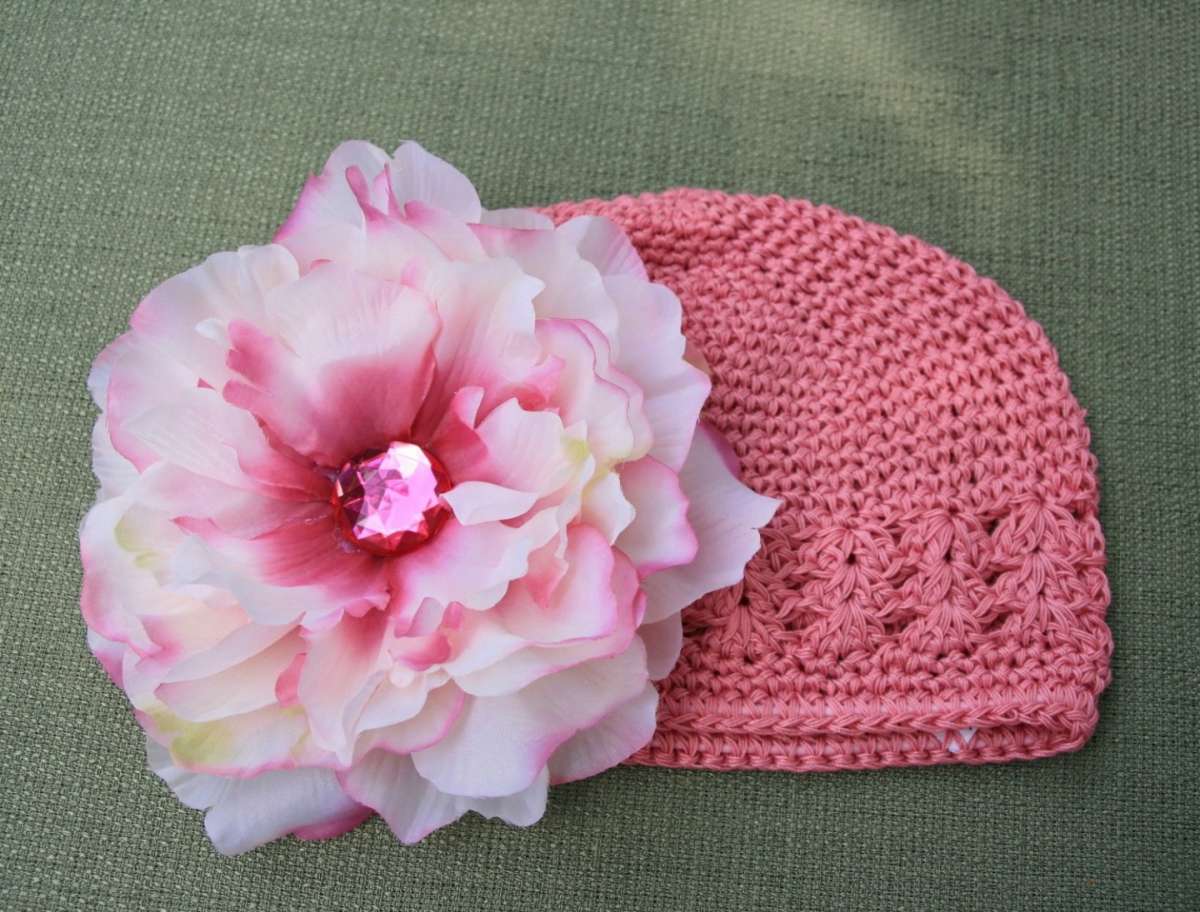 Cappello con fiore