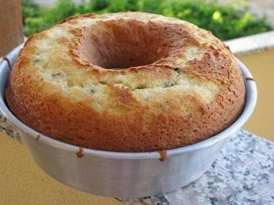 Ciambellone al latte con mandorle tritate