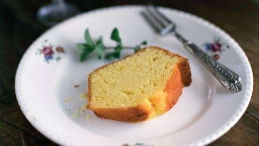 Ciambellone classico con vaniglia e limone