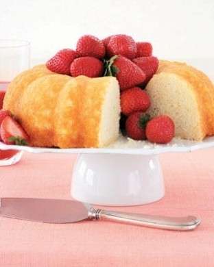 Ciambellone con fragole e limone