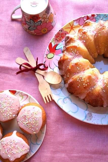 Ciambellone con glassa alla fragola