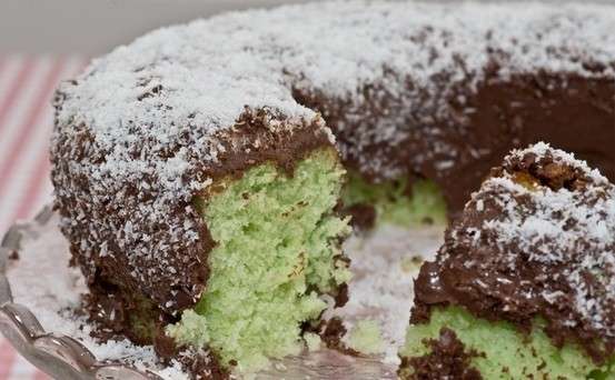 Ciambellone con menta e cioccolato