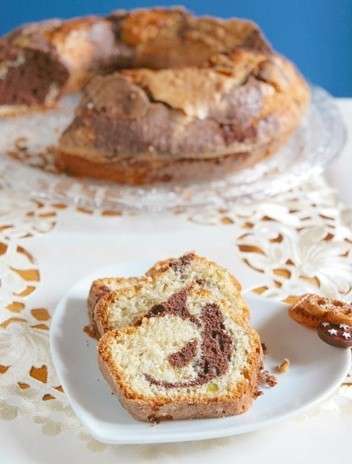 Ciambellone marmorizzato con il cacao