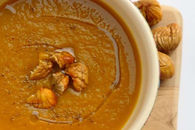 Crema alla zucca e funghi con castagne