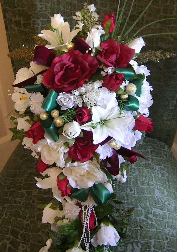 Sposarsi a Natale: decorazioni di fiori
