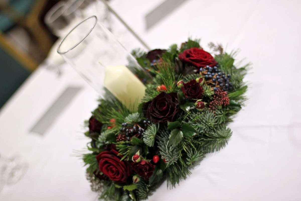 Sposarsi a Natale: fiori per la tavola