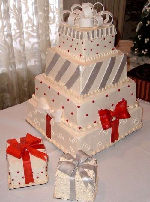 Sposarsi a Natale: torta pacco regalo