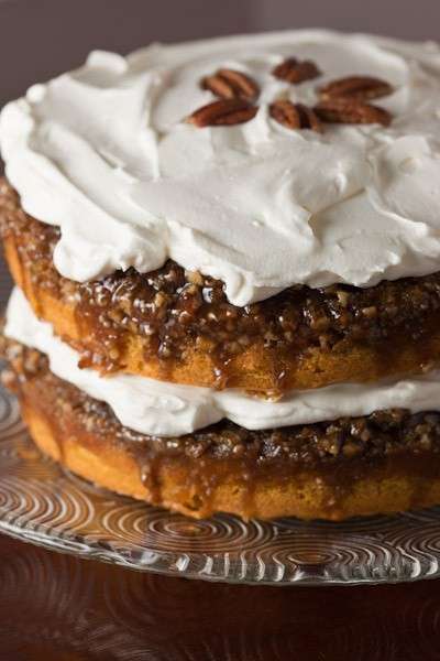 Torta di zucca con caramello, noci e crema al formaggio