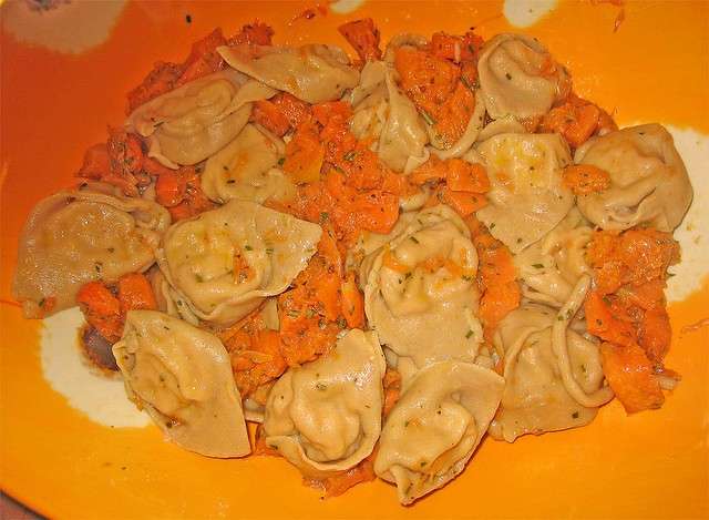 Tortelloni di castagne con sugo di zucca e rosmarino