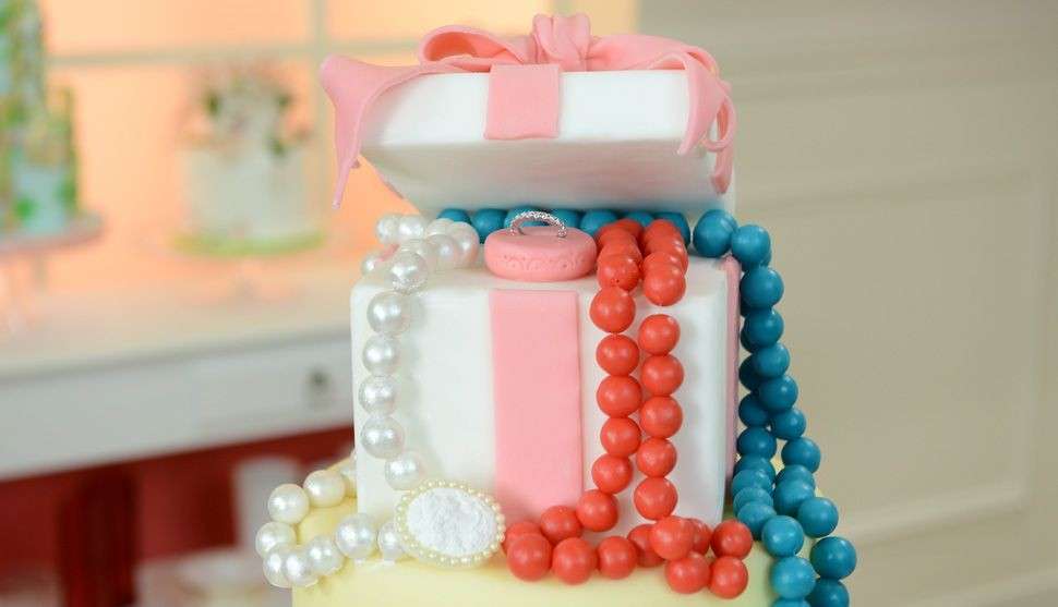 Anello sulla torta