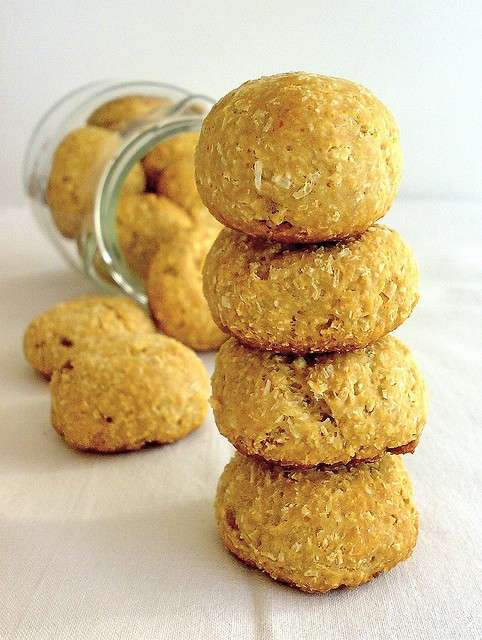 Biscotti al cocco morbidi con miele