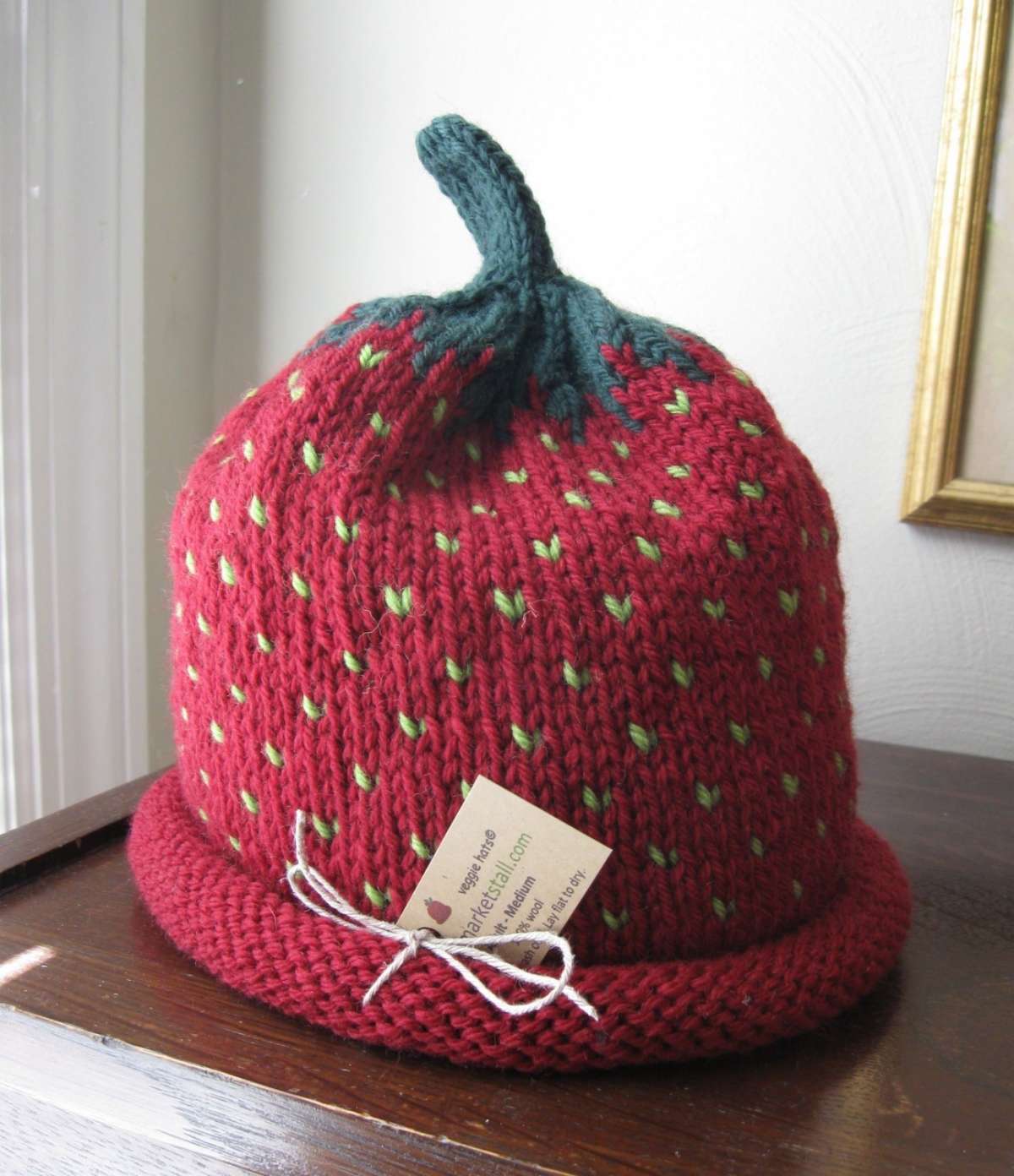 Cappello a forma di fragola