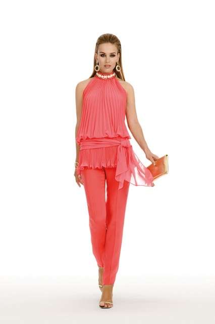 Completo con pantaloni color salmone