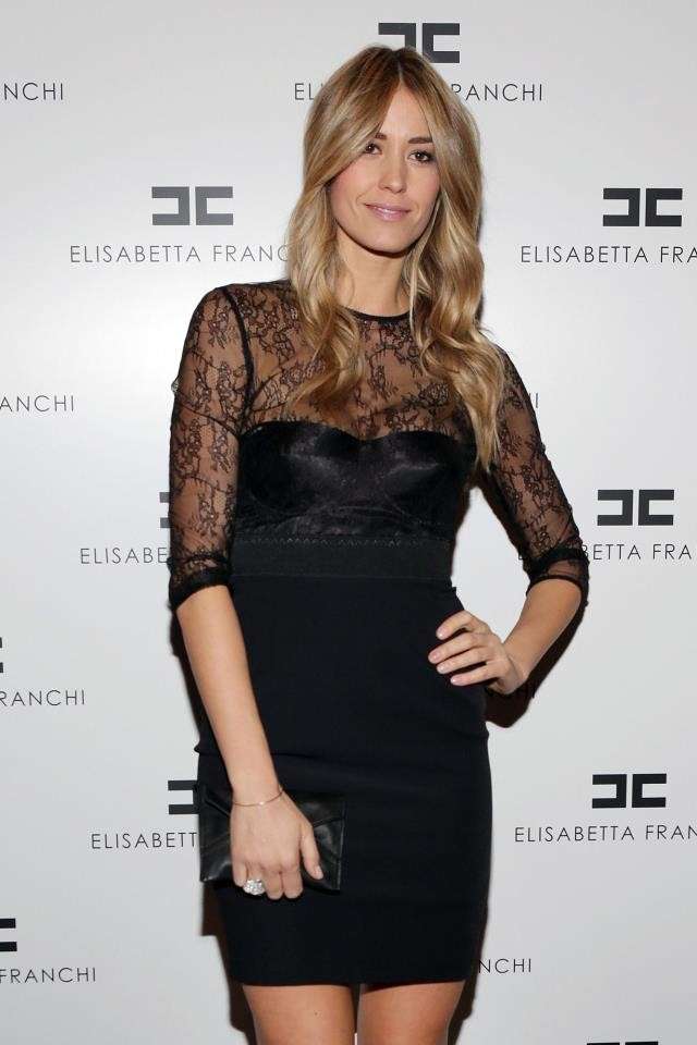 Elena Santarelli con un abito a tubino Elisabetta Franchi