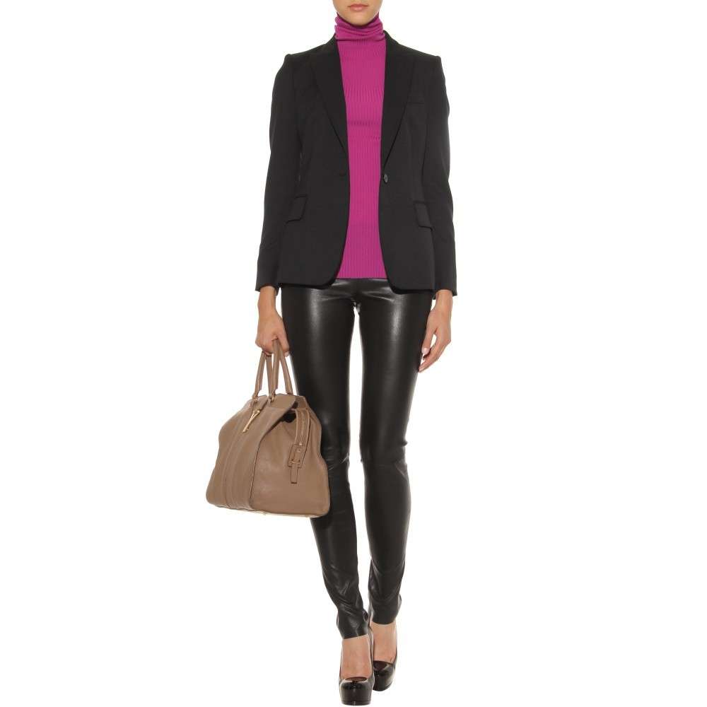 Leggings in ecopelle e blazer elegante