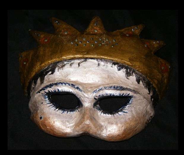 Maschera con corona