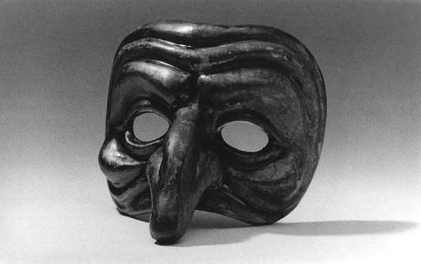 Maschera con lungo naso