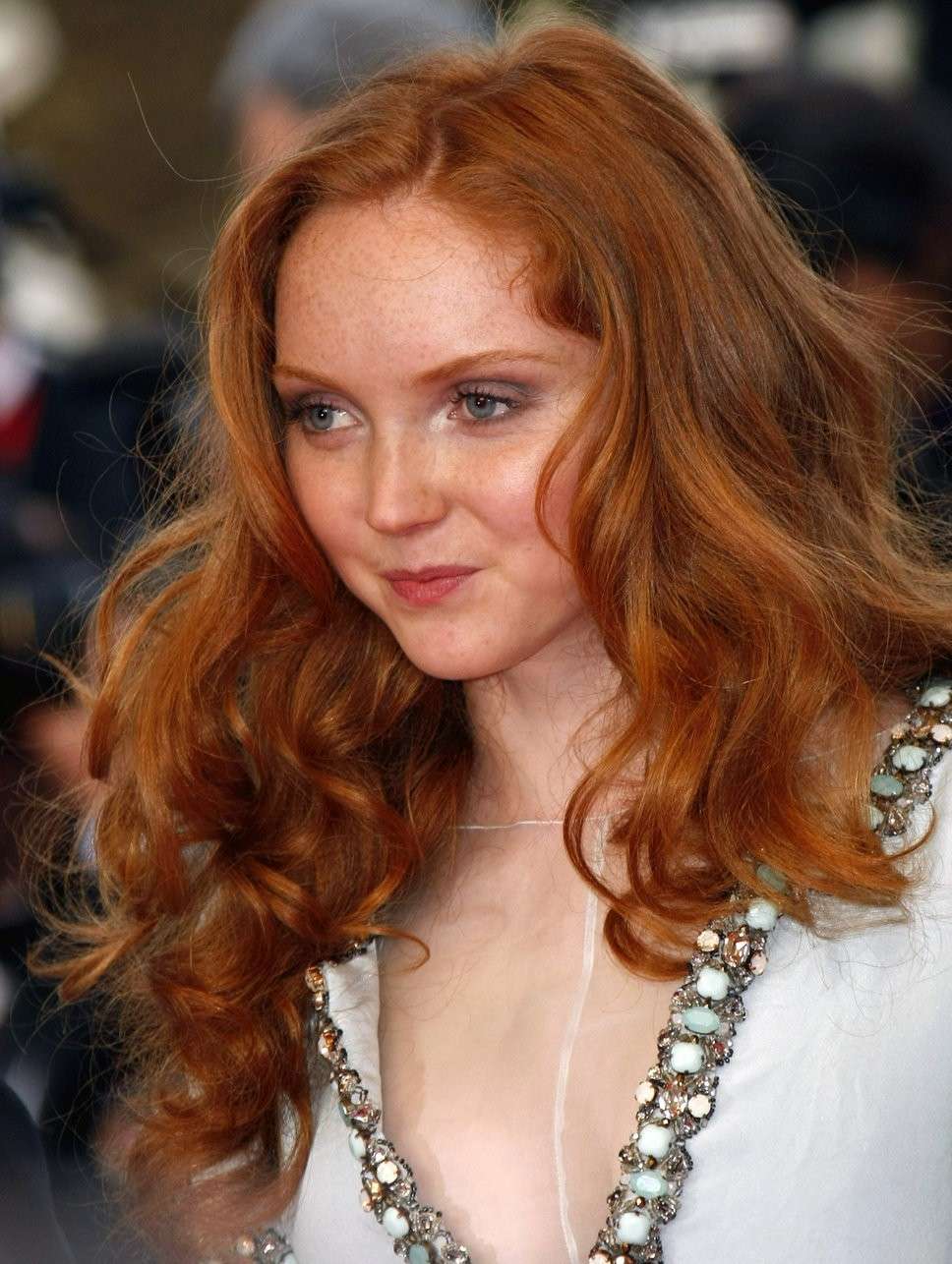 Rosso chic per Lily Cole