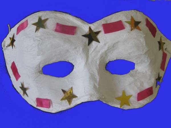 Stelle dorate sulla maschera