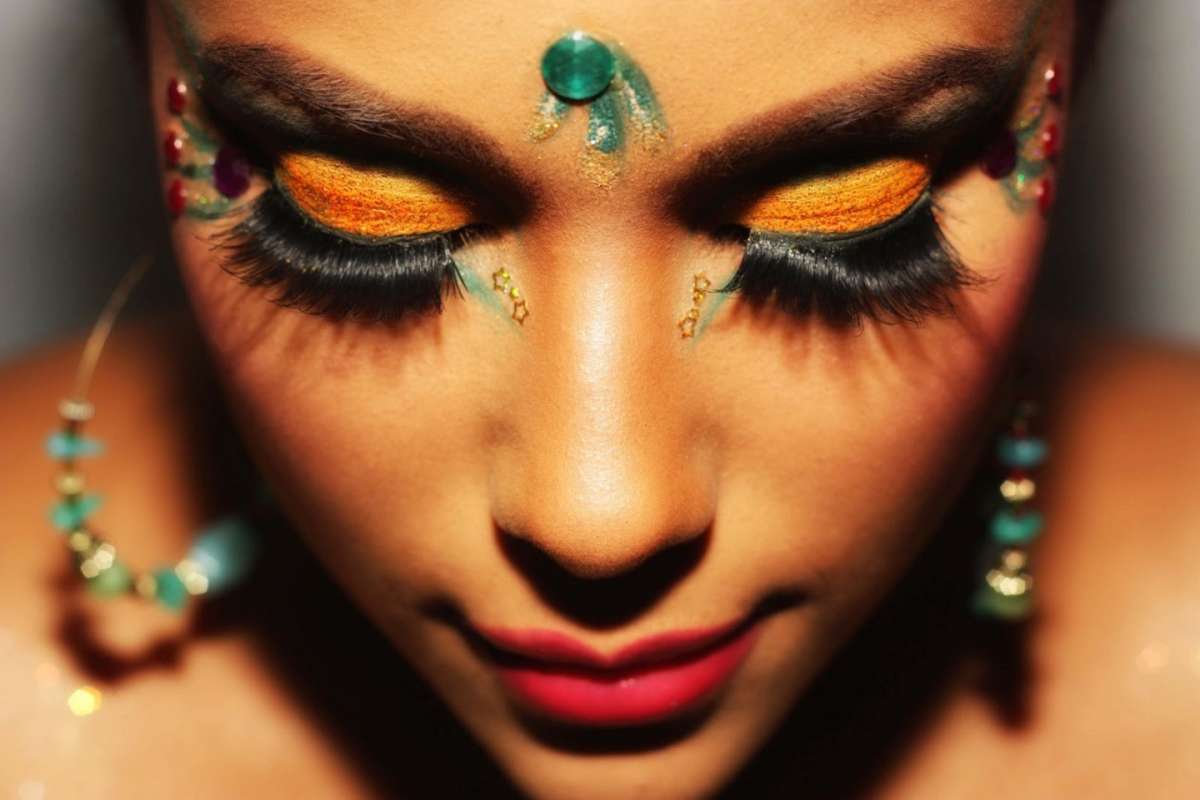 Stile orientale per questo bellissimo trucco