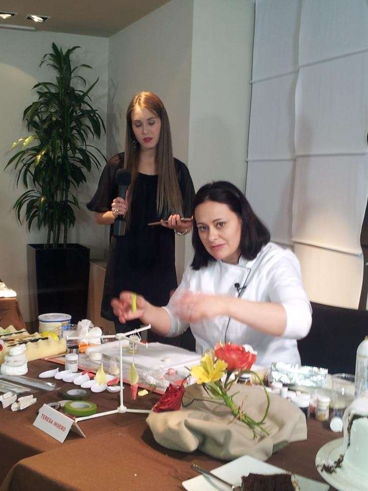 Tersa Insero cake designer e i suoi fiori di pasta di zucchero