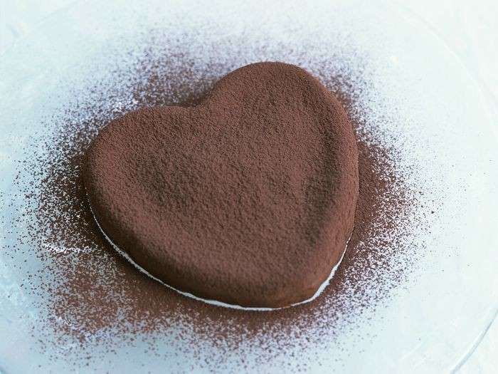 Torta al cacao a forma di cuore