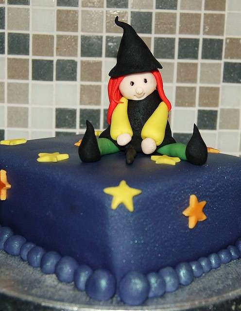 Torta con Befana blu