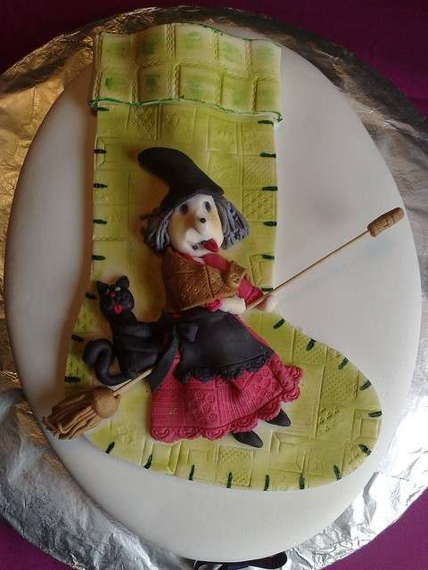 Torta della Befana con pasta di zucchero