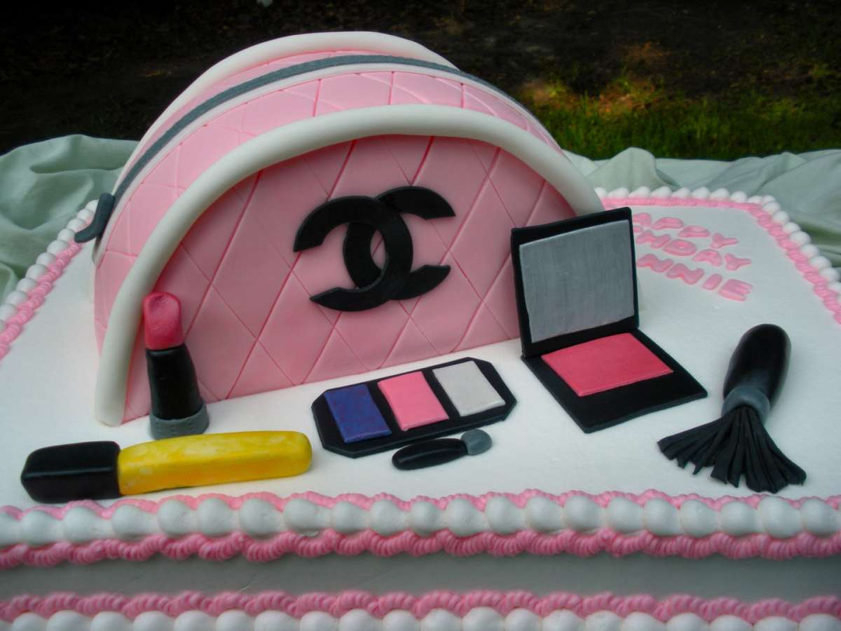 Torta trousse Chanel