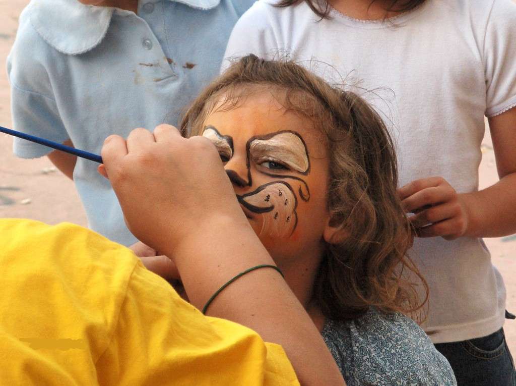 Un piccolo gattino come costume per Carnevale