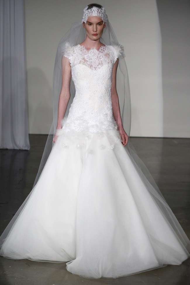 Abito di Marchesa con gonna ampia