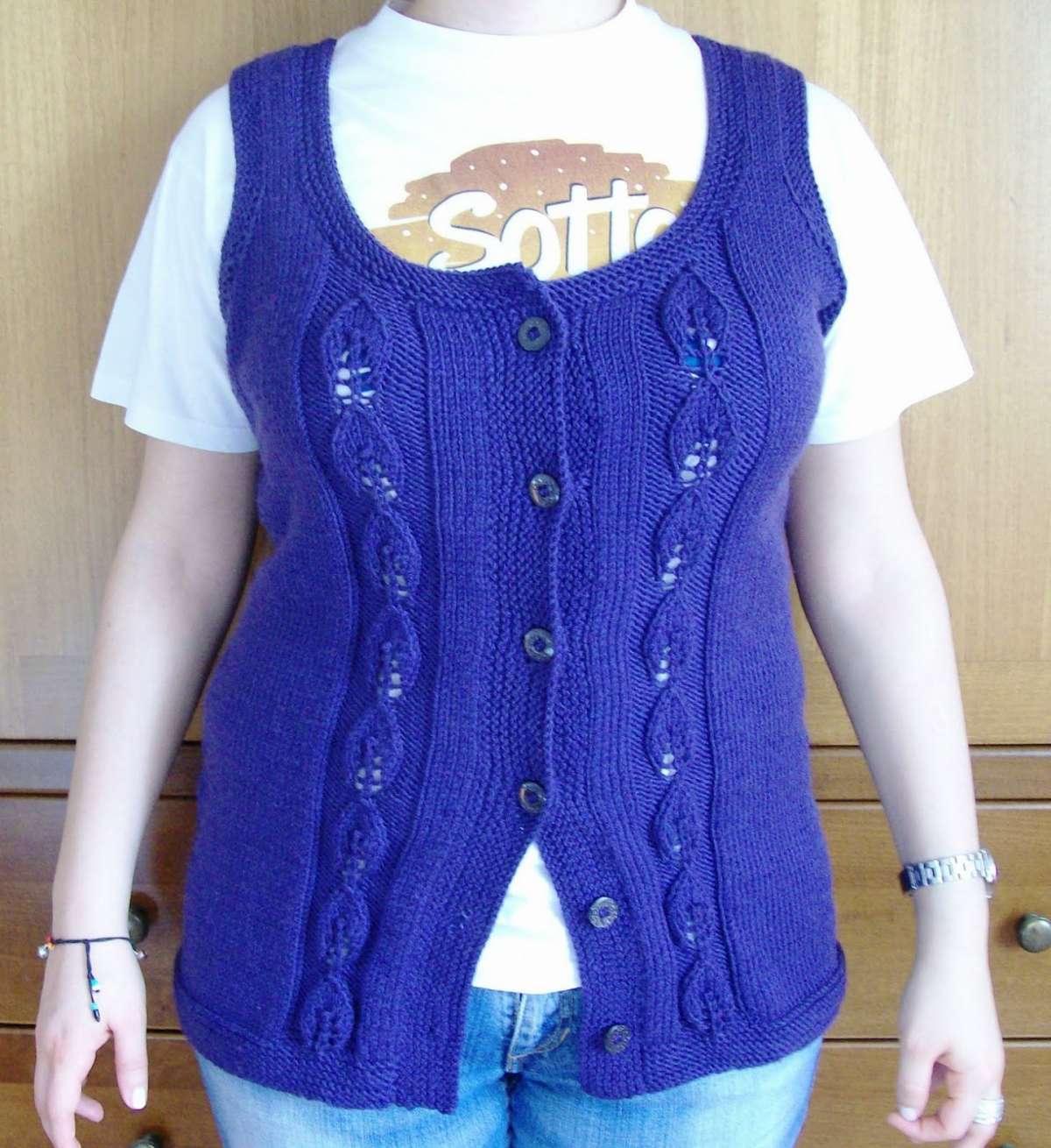 Gilet blu con bottoni