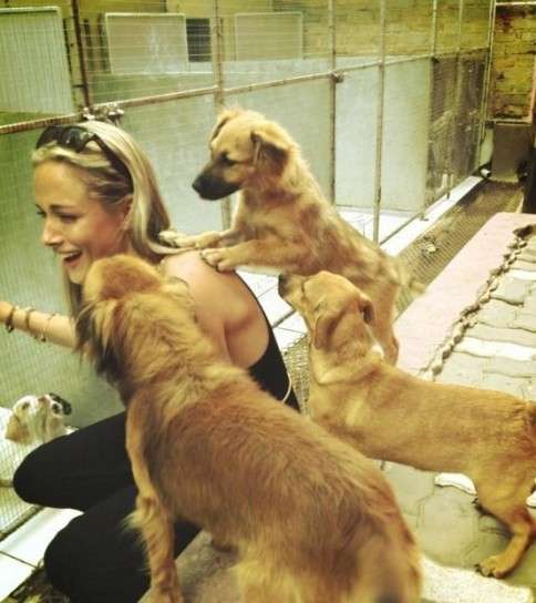 Reeva Steenkamp con gli amati cani