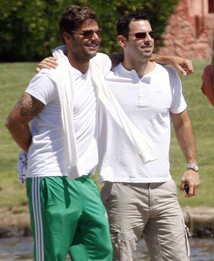 Ricky Martin con Carlos